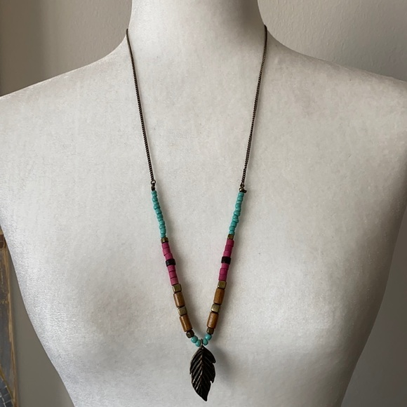 Art Deco Lightweight Bead Necklace Feather Pendant - Picture 1 of 3